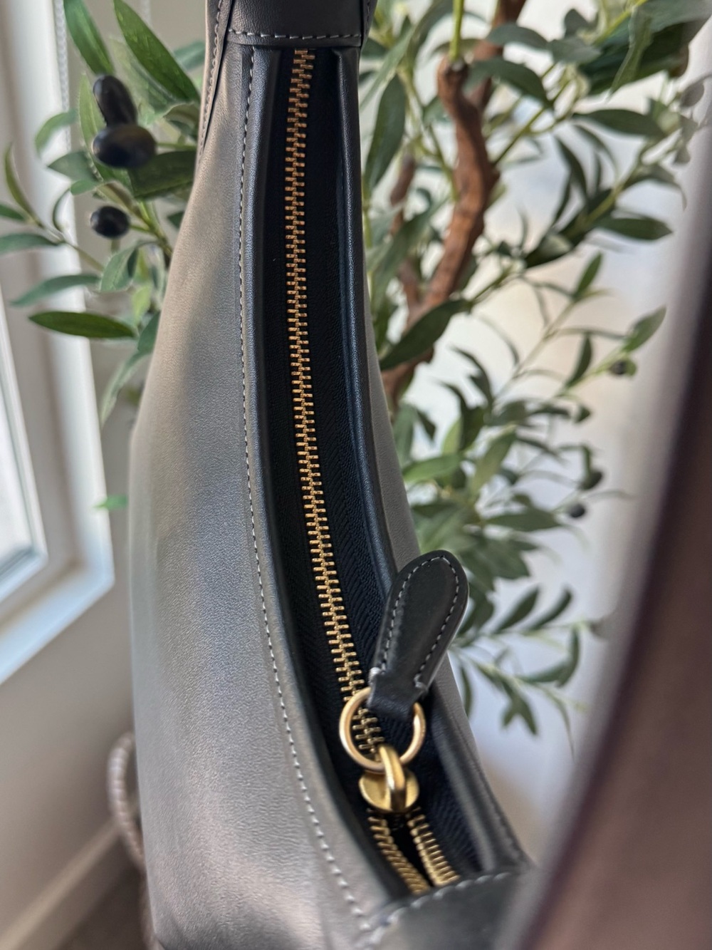 Coach Curve Zip Black Leather Shoulder Bag - Picture 8 of 8